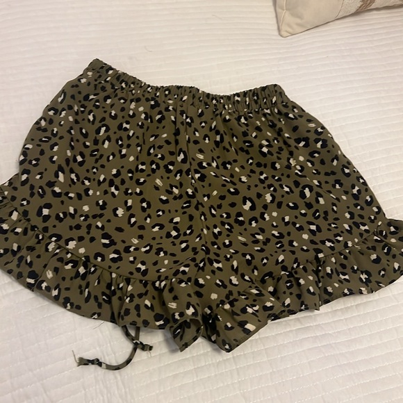 Adorable short - Picture 4 of 4